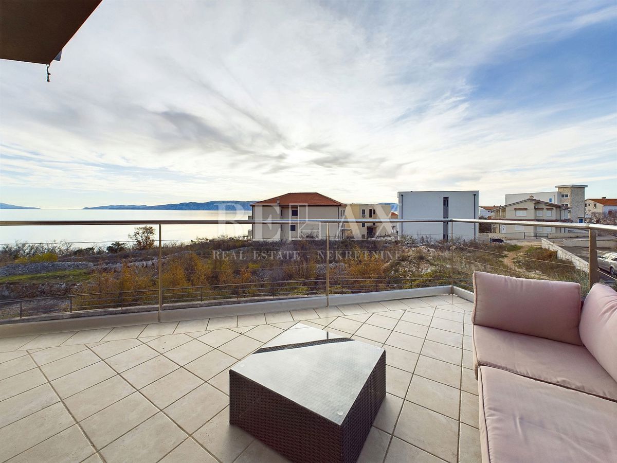 Povile - una villa con piscina e vista panoramica sul mare