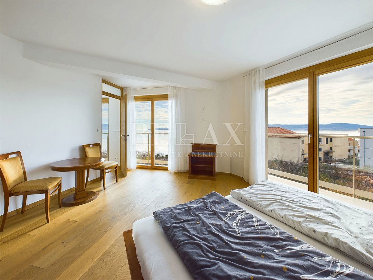 Povile - una villa con piscina e vista panoramica sul mare