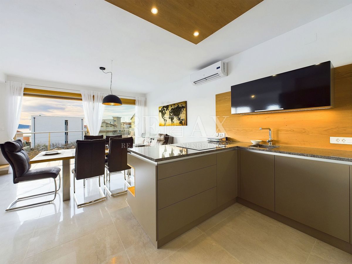 Povile - una villa con piscina e vista panoramica sul mare