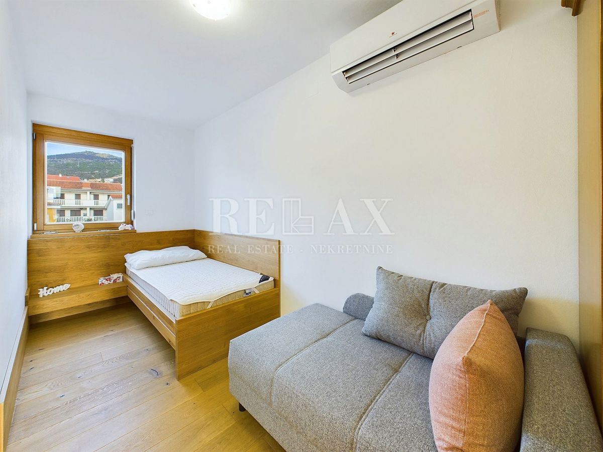 Povile - una villa con piscina e vista panoramica sul mare