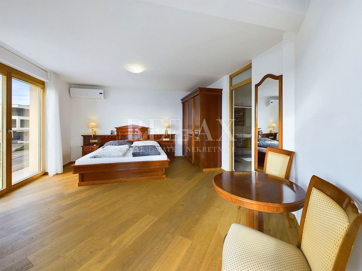 Povile - una villa con piscina e vista panoramica sul mare