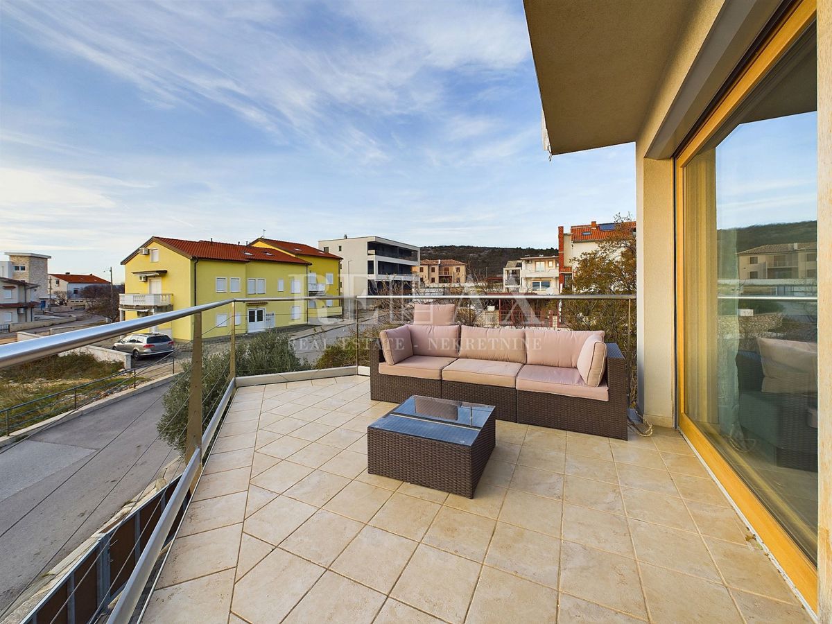 Povile - una villa con piscina e vista panoramica sul mare