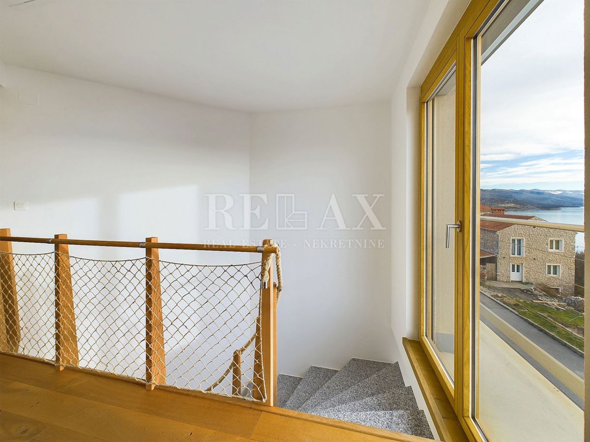 Povile - una villa con piscina e vista panoramica sul mare