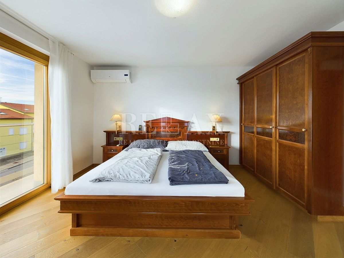 Povile - una villa con piscina e vista panoramica sul mare