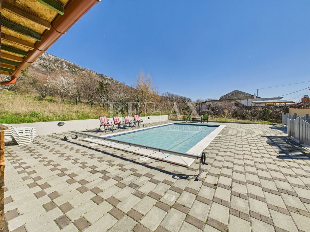 Bribir - affascinante casa in pietra con piscina