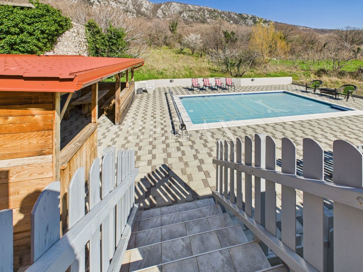 Bribir - affascinante casa in pietra con piscina
