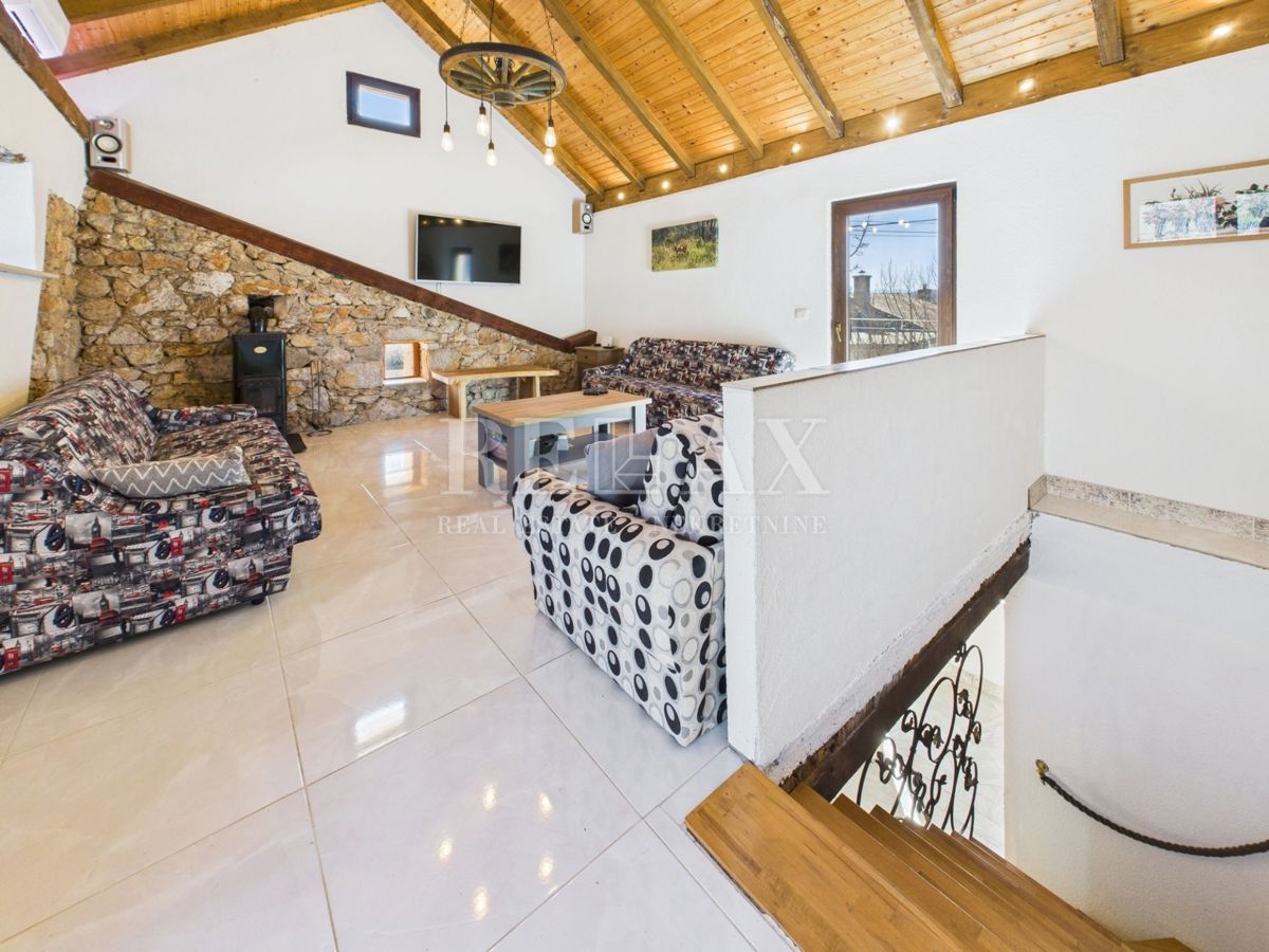 Bribir - affascinante casa in pietra con piscina