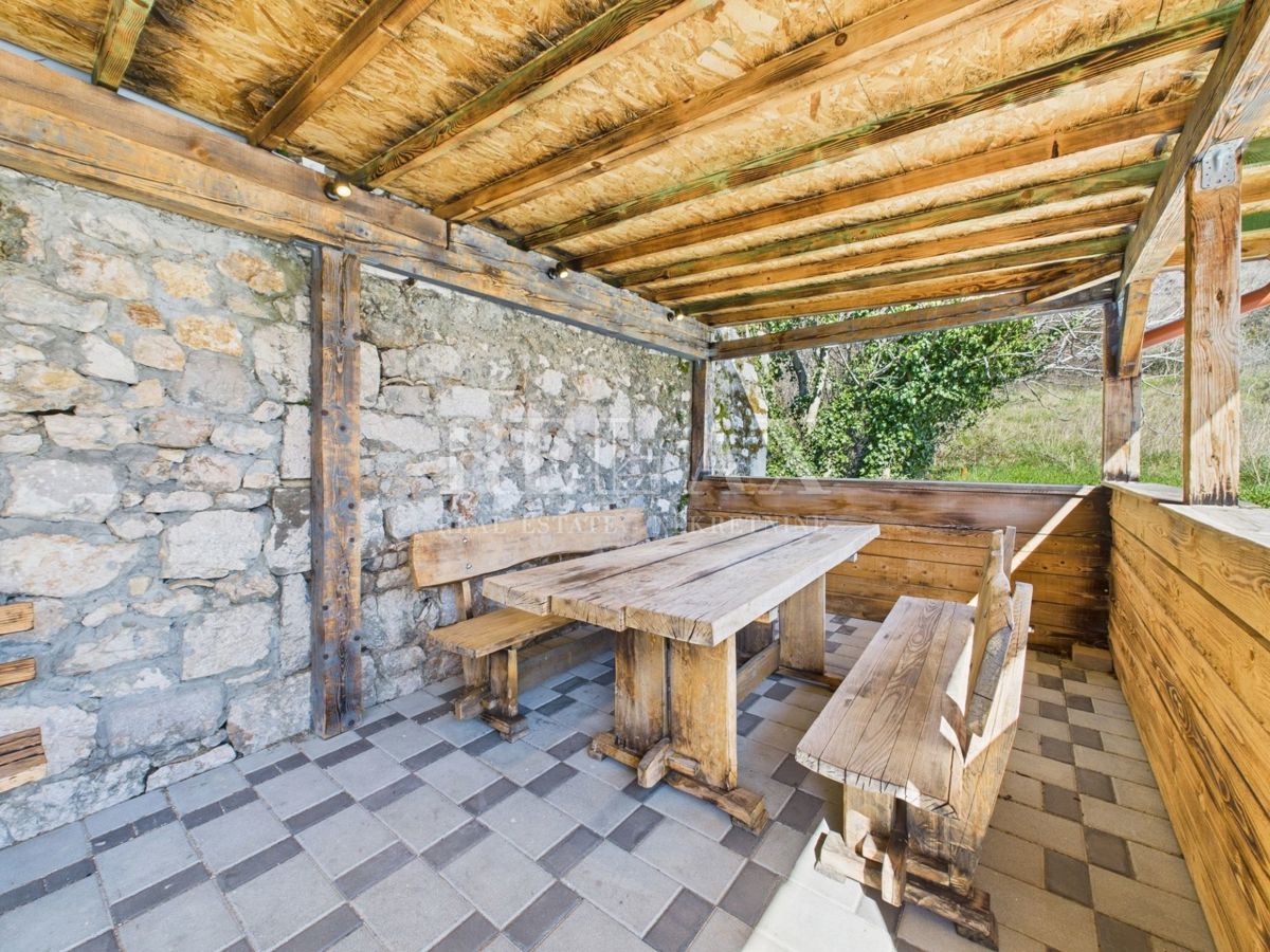 Bribir - affascinante casa in pietra con piscina