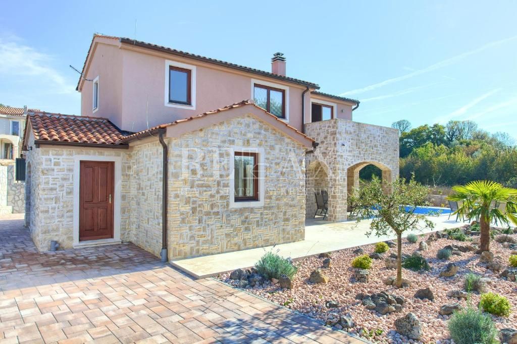 Isola di Krk, Malinska - villa in pietra con piscina
