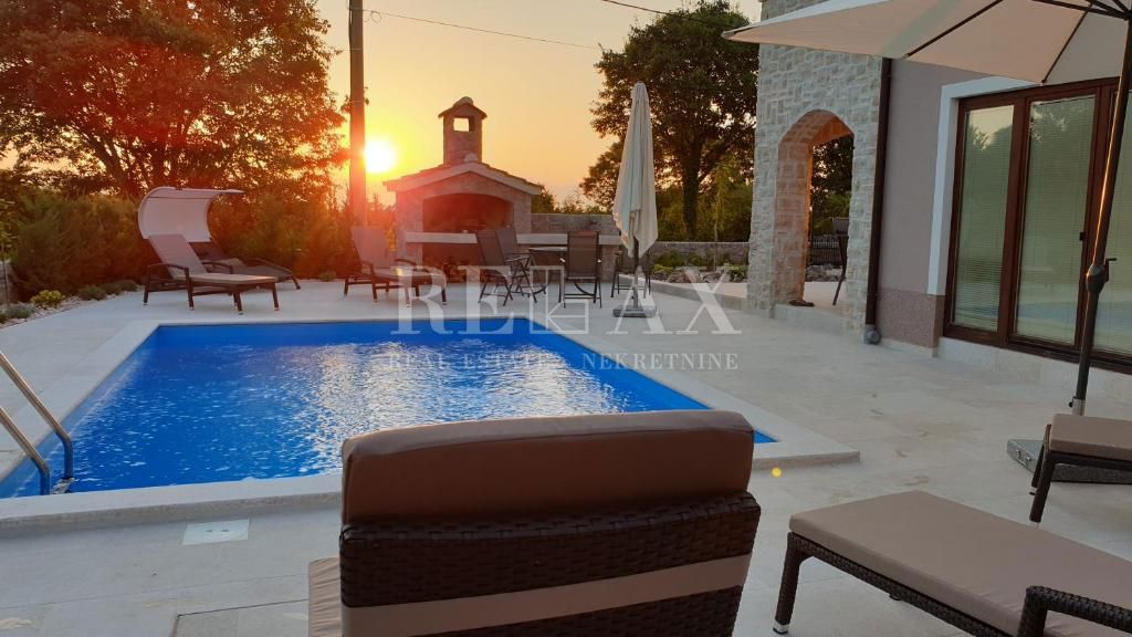 Isola di Krk, Malinska - villa in pietra con piscina