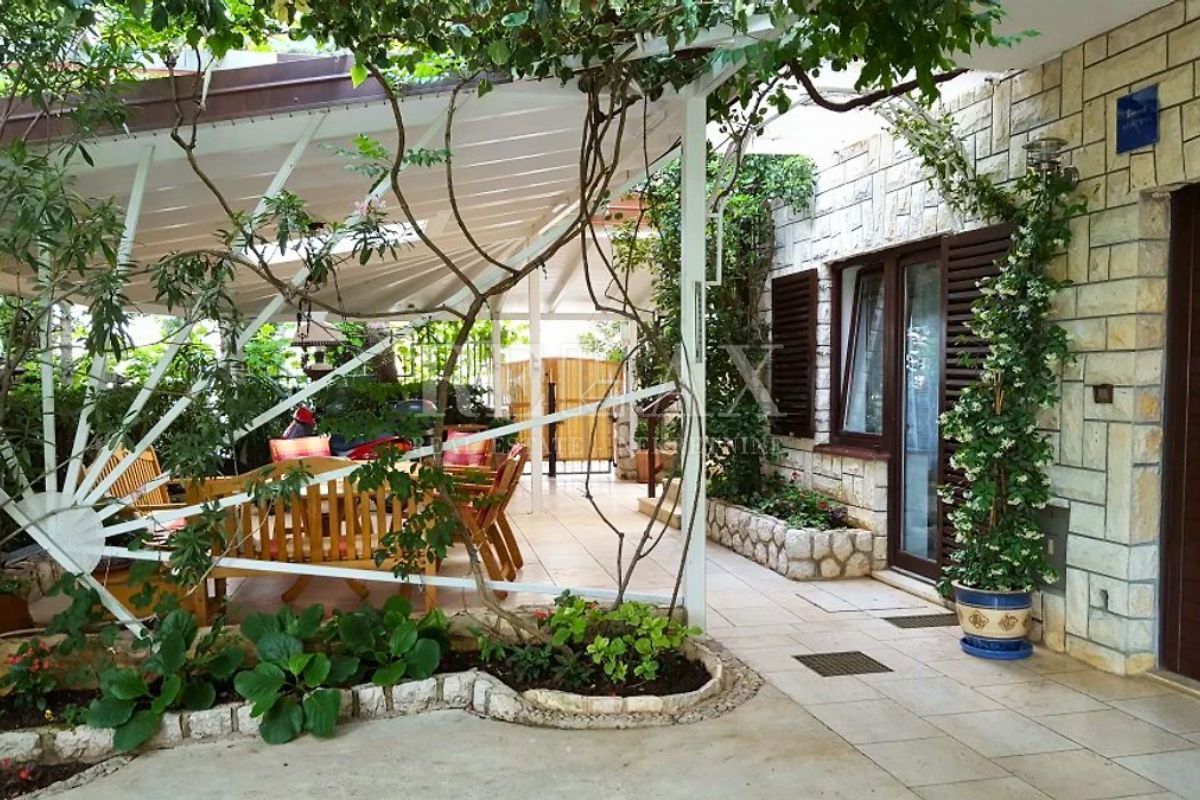 Dramalj - casa con 4 unità abitative