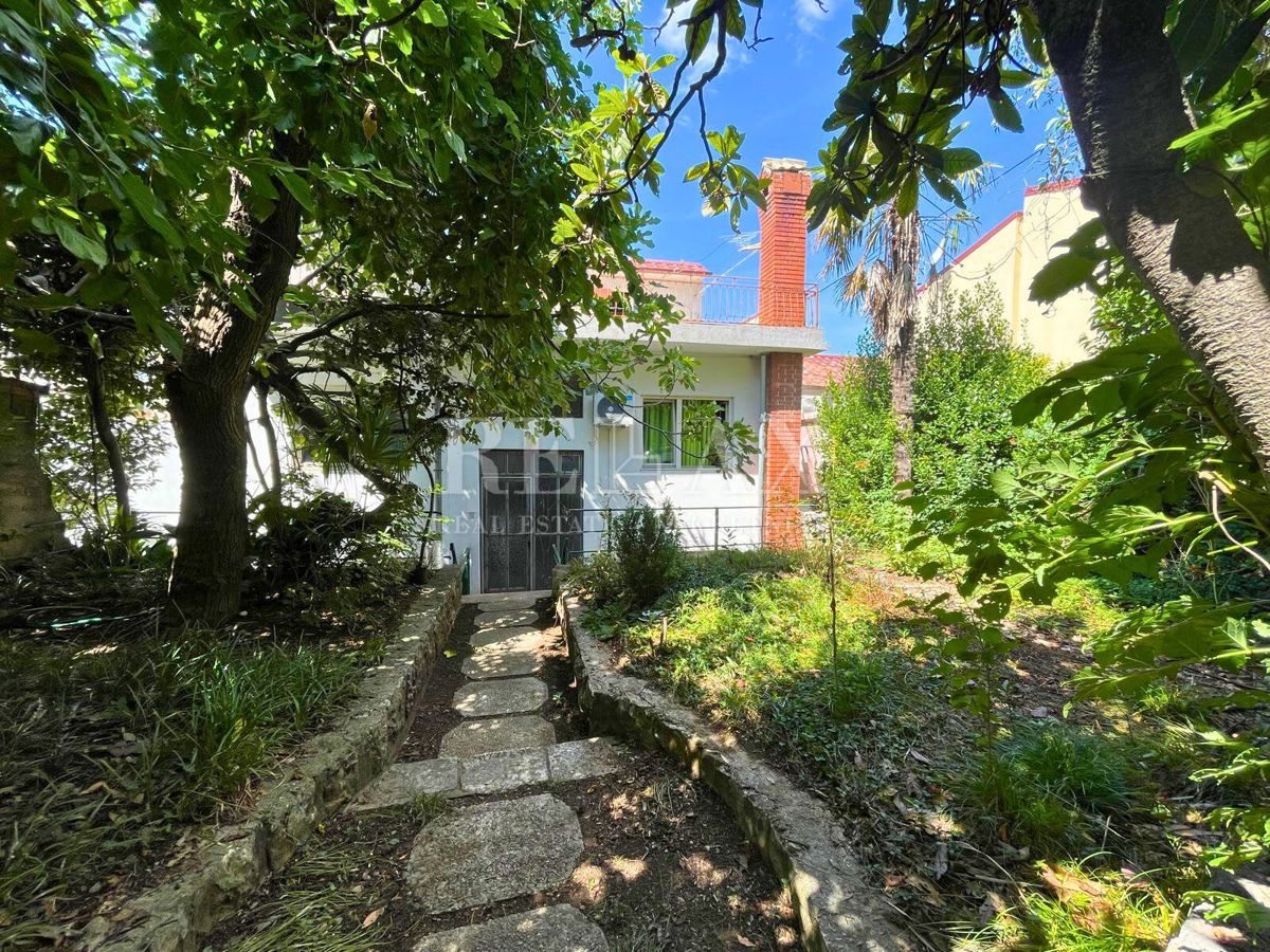 Crikvenica - casa in centro, posizione eccellente, parcheggio