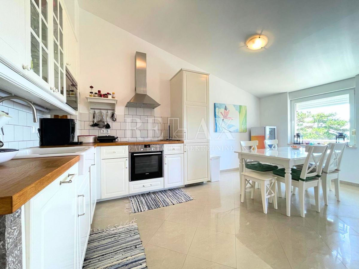 Selce – appartamento con giardino, piscina e parcheggio