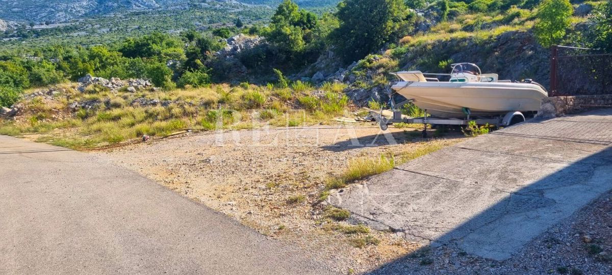 Prizna - terreno edificabile con permesso