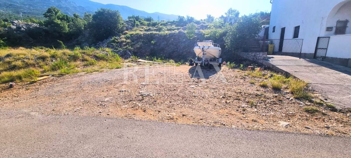 Prizna - terreno edificabile con permesso