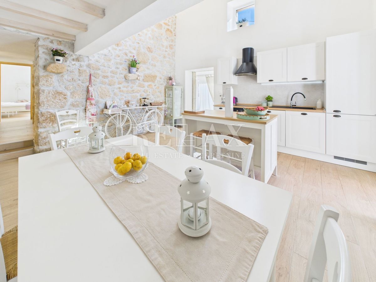 Bribir - villa in pietra con piscina riscaldata