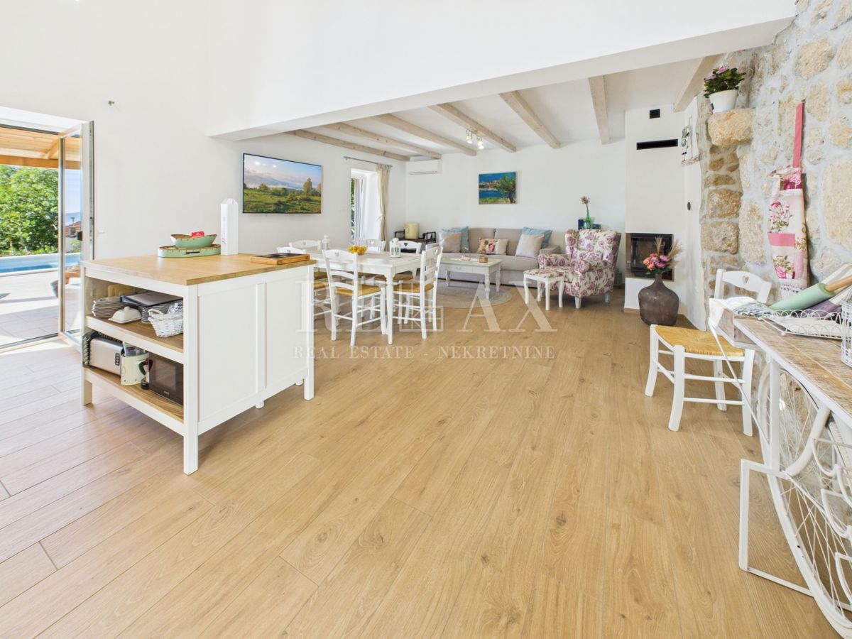 Bribir - villa in pietra con piscina riscaldata