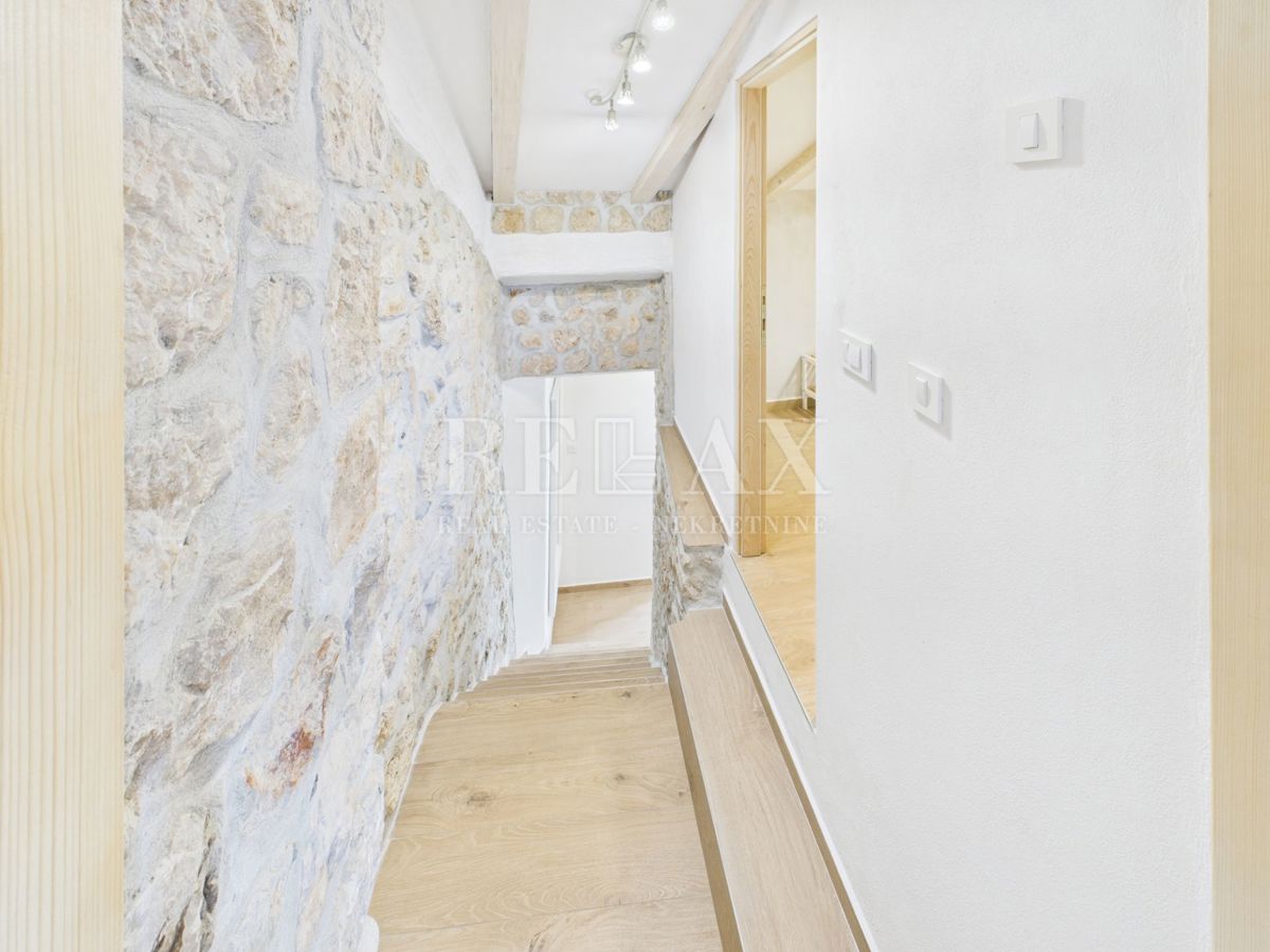 Bribir - villa in pietra con piscina riscaldata