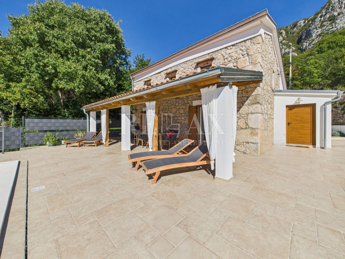 Bribir - villa in pietra con piscina riscaldata