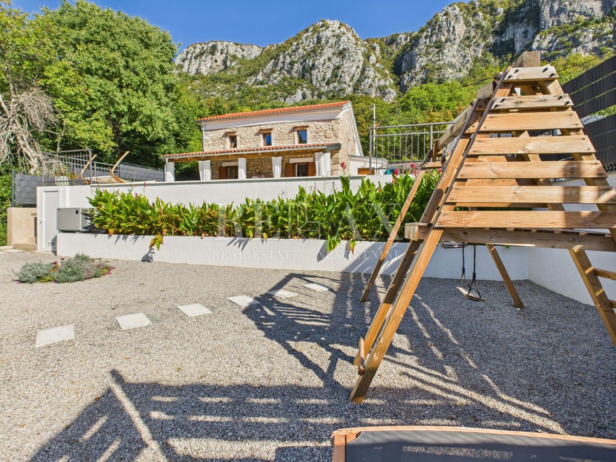 Bribir - villa in pietra con piscina riscaldata