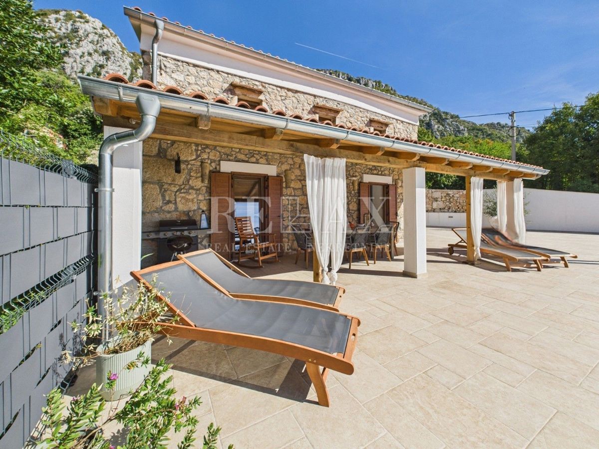 Bribir - villa in pietra con piscina riscaldata