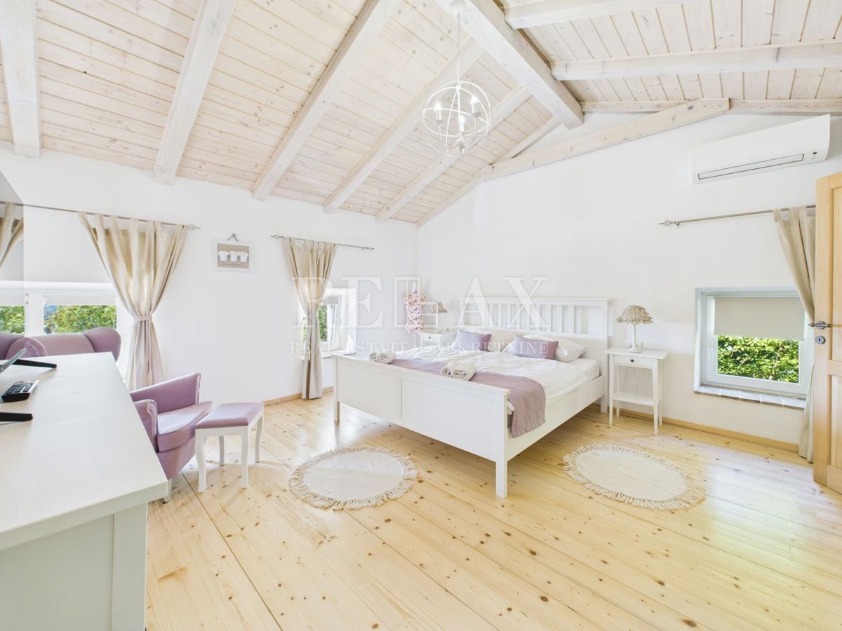 Bribir - villa in pietra con piscina riscaldata