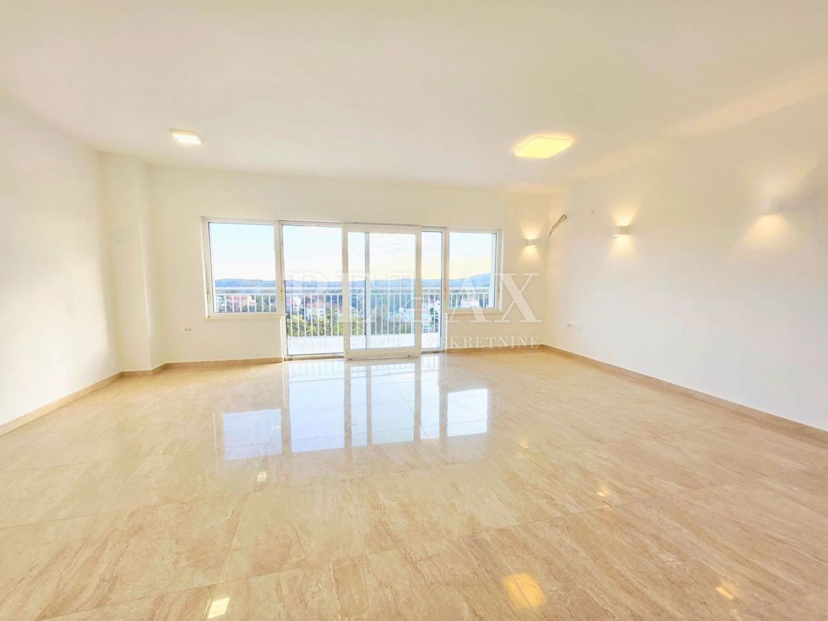 Viškovo, Saršoni - appartamento con piscina in uso, parcheggio