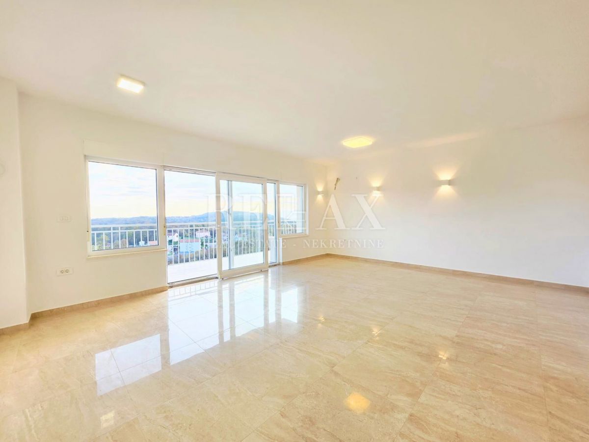 Viškovo, Saršoni - appartamento con piscina in uso, parcheggio