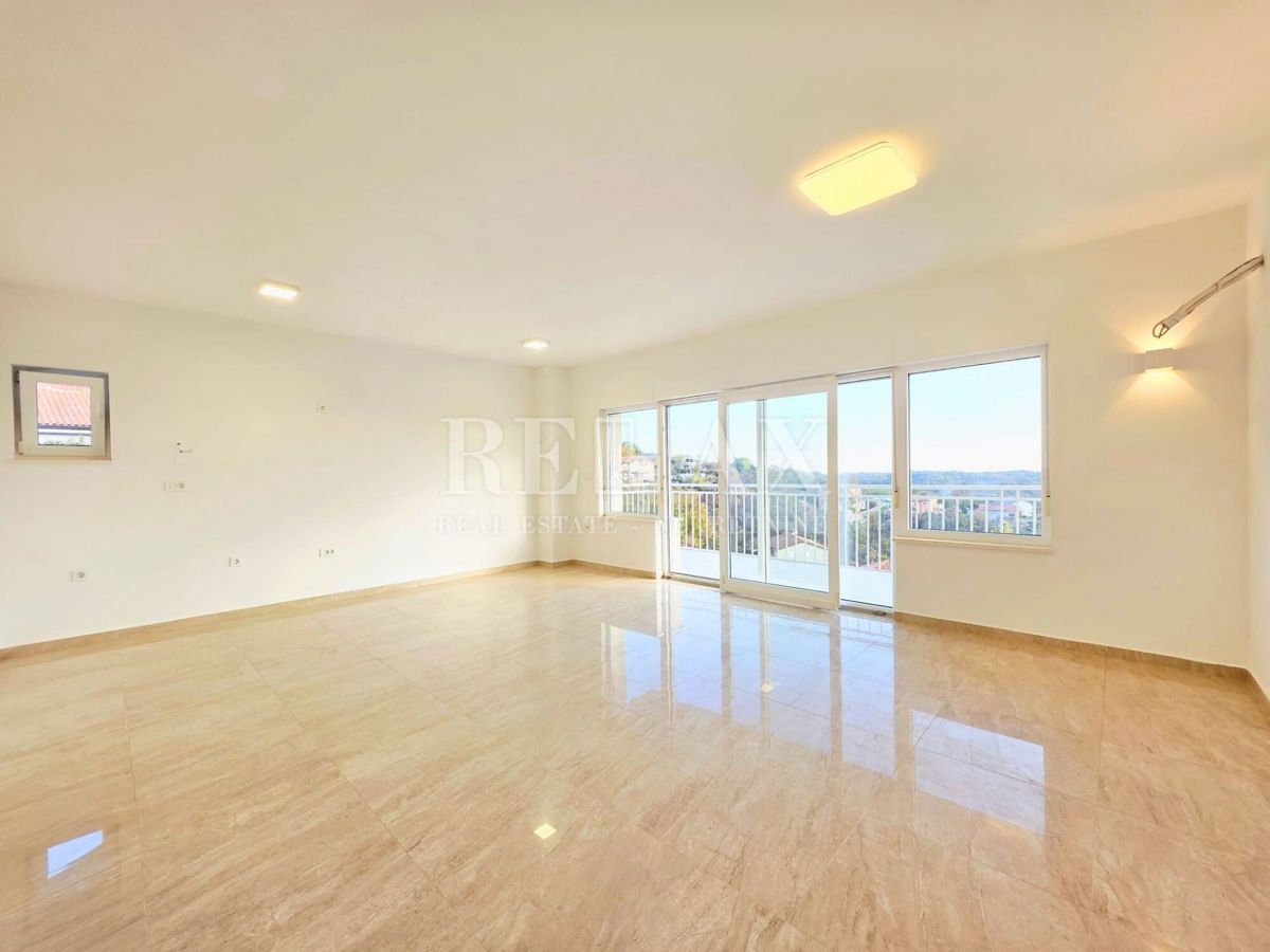 Viškovo, Saršoni - appartamento con piscina in uso, parcheggio