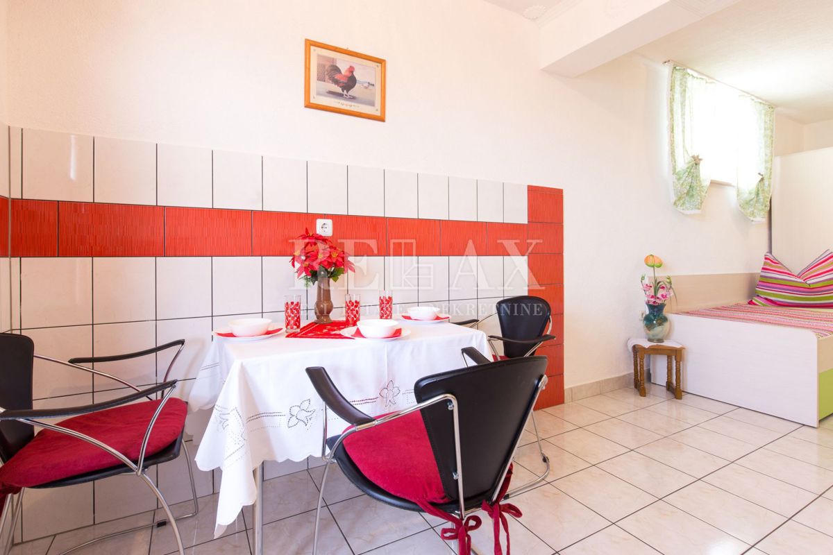 Crikvenica - casa con 6 appartamenti, piscina