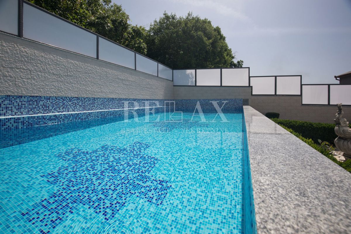 Crikvenica - casa con 6 appartamenti, piscina