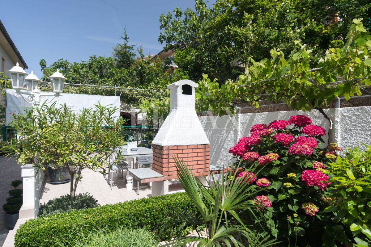 Crikvenica - casa con 6 appartamenti, piscina