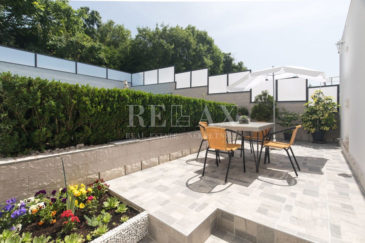 Crikvenica - casa con 6 appartamenti, piscina