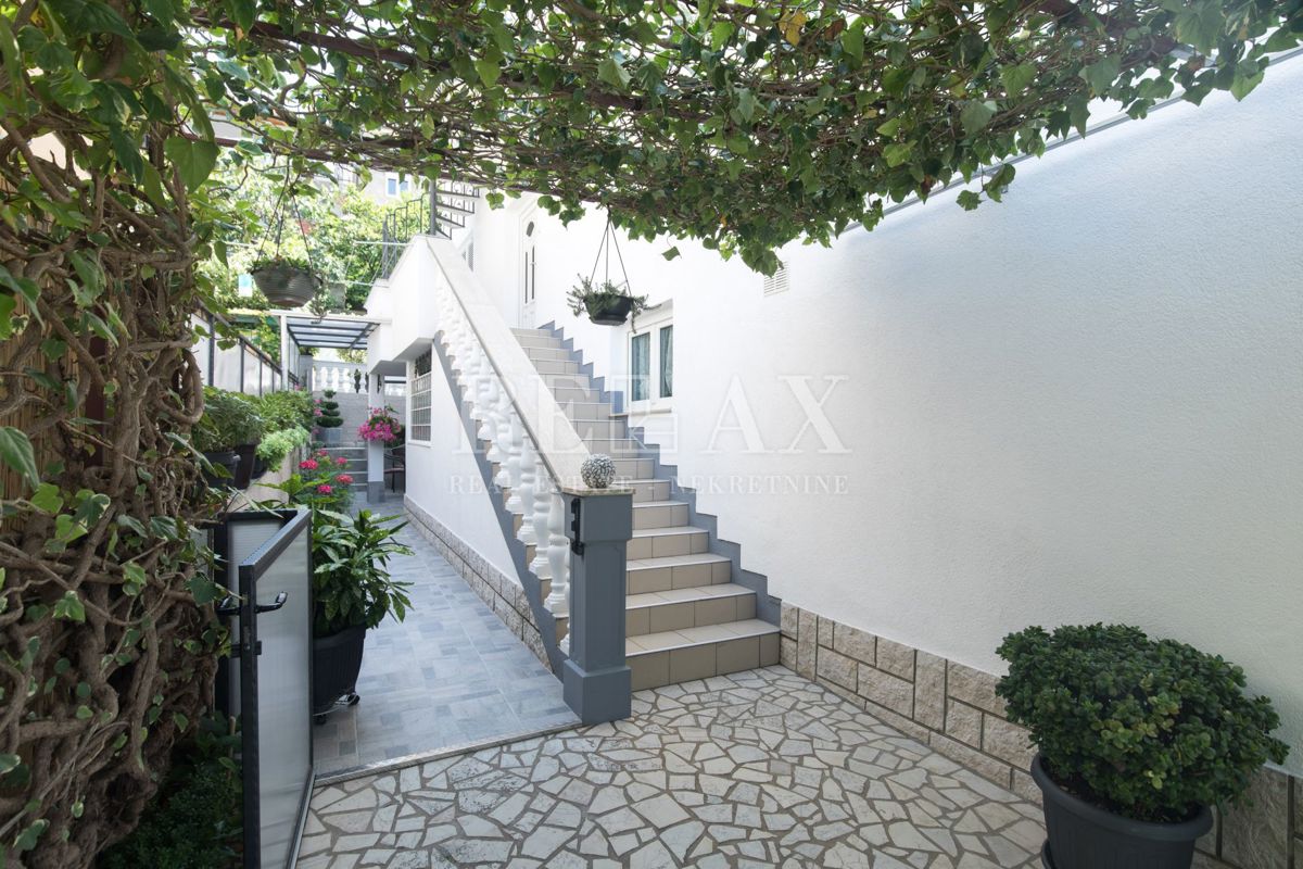 Crikvenica - casa con 6 appartamenti, piscina