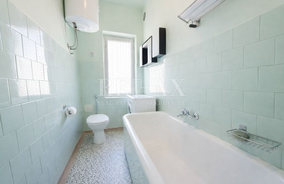 Rijeka, Kantrida - appartamento con una camera da letto in prima fila al mare