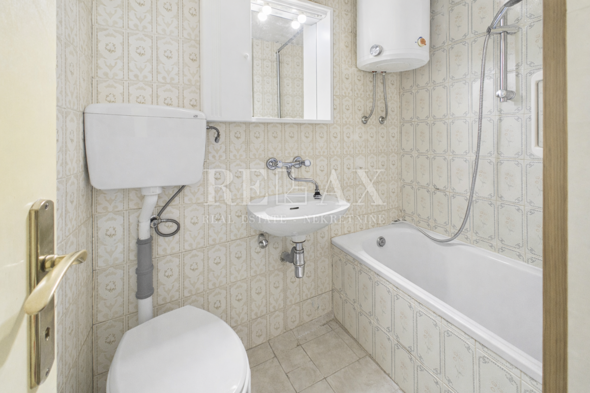 Novi Vinodolski - casa bifamiliare con 3 appartamenti