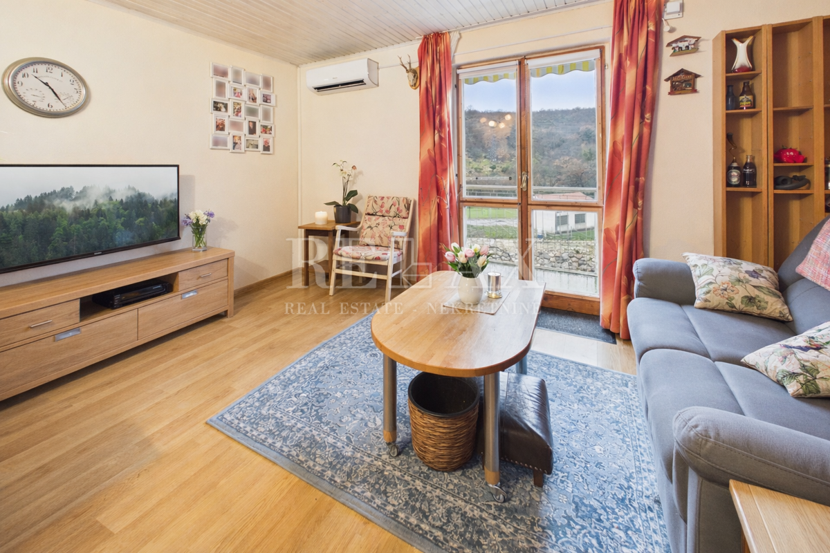 Novi Vinodolski - casa bifamiliare con 3 appartamenti