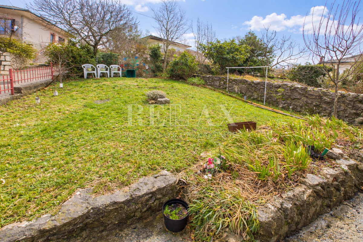 Novi Vinodolski - casa bifamiliare con 3 appartamenti