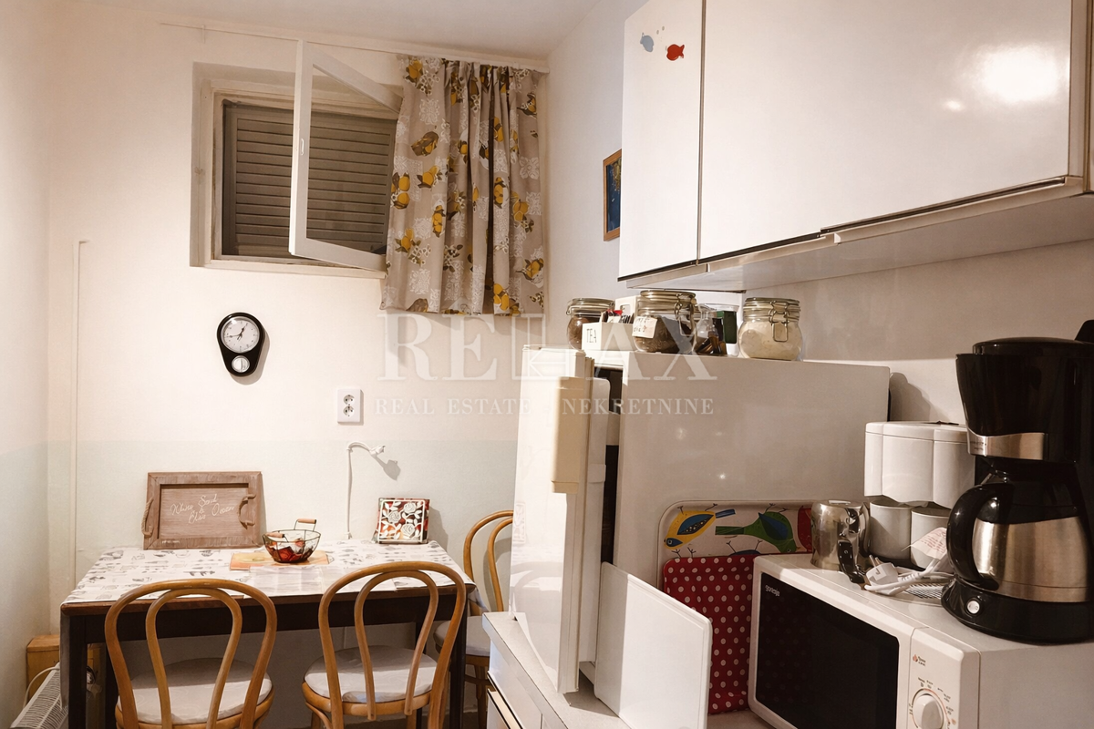 Novi Vinodolski - casa bifamiliare con 3 appartamenti