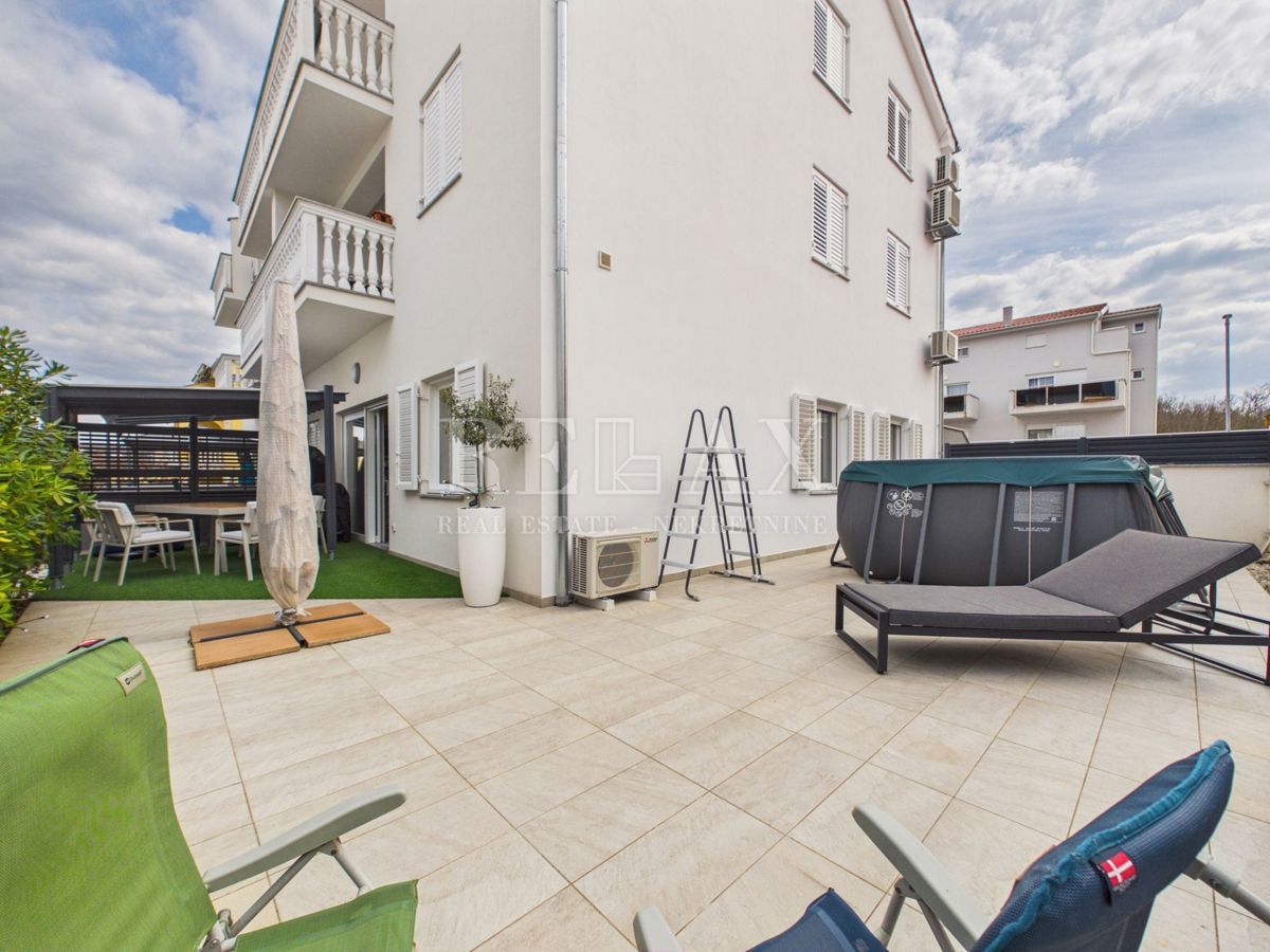 Isola di Krk, Bogovići - appartamento con piscina e giardino