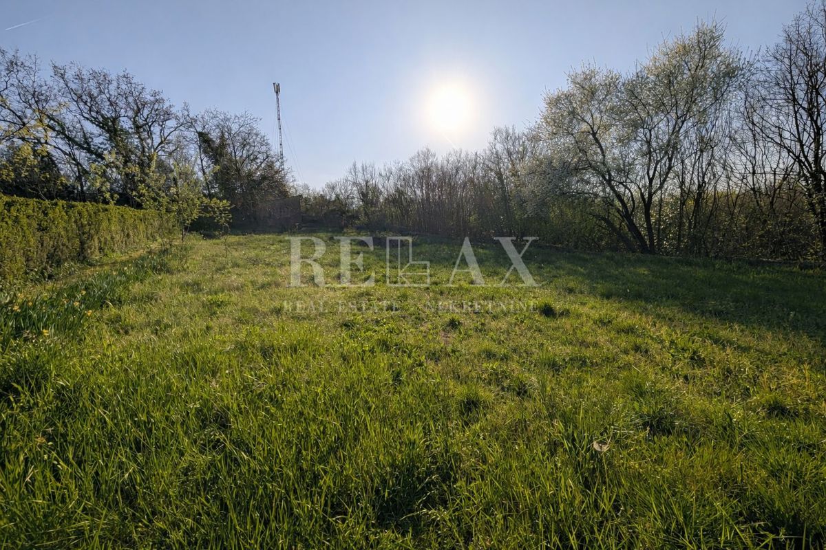 Rijeka, Marinići - terreno edificabile pianeggiante 735 m2