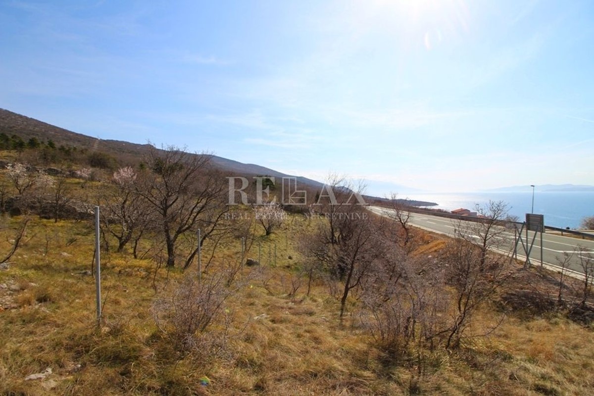 Novi Vinodolski, Smokvica - Grande terreno vicino al mare