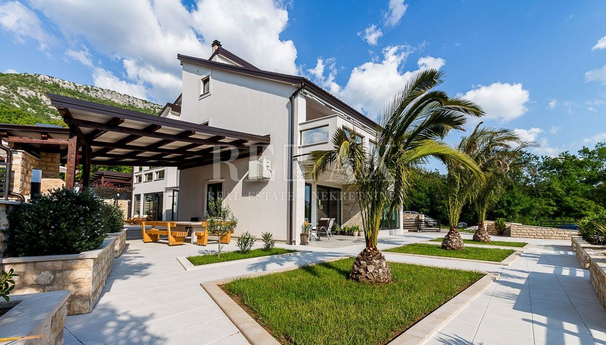 CRIKVENICA, ENTROTERRA - Esclusiva villa con servizi