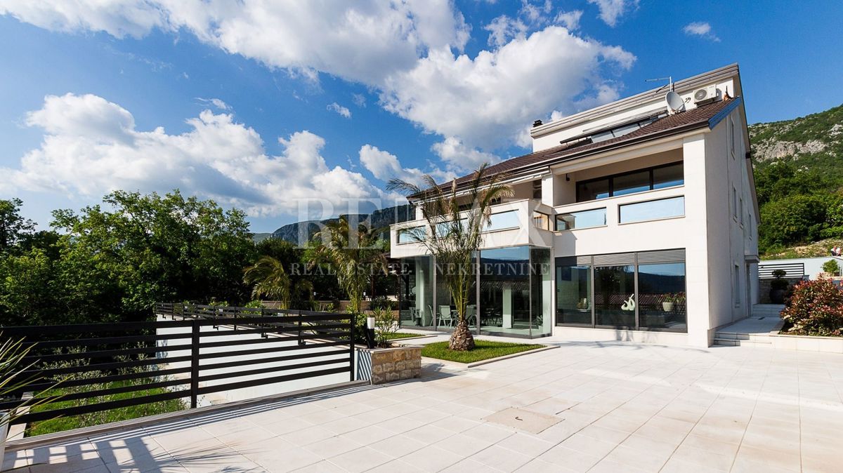 CRIKVENICA, ENTROTERRA - Esclusiva villa con servizi