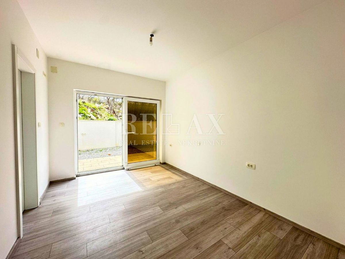 Klenovica - nuova costruzione con piscina e vista