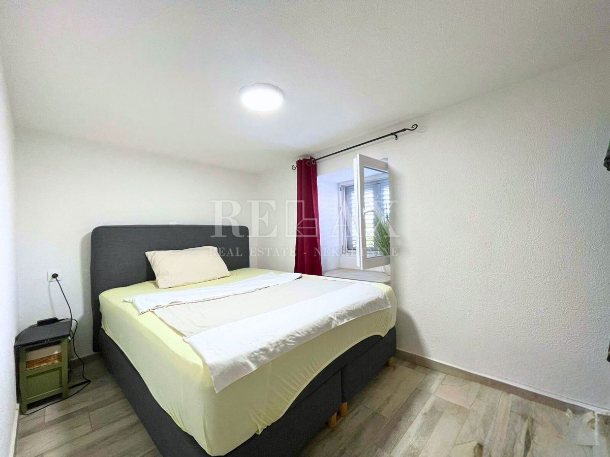 Bribir - casa in pietra a schiera con giardino