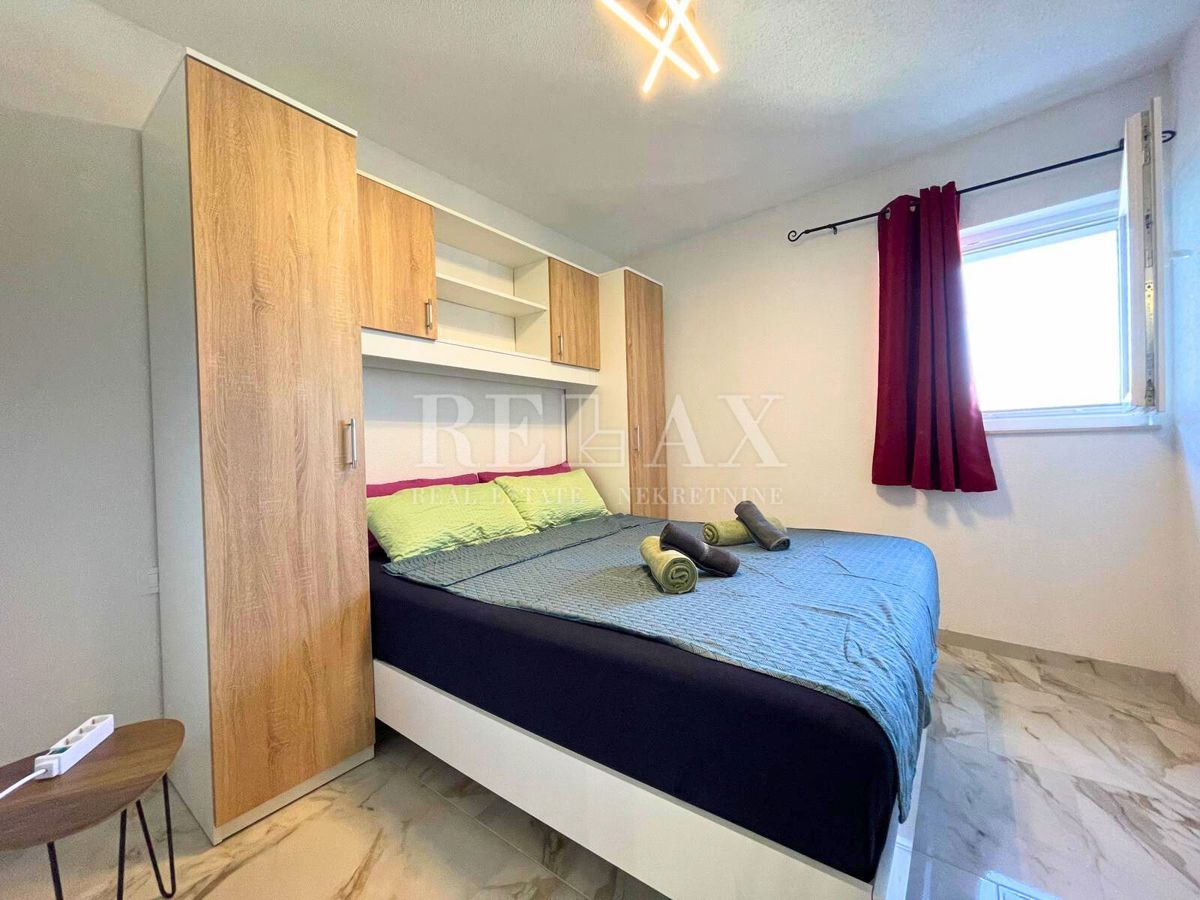 Bribir - casa in pietra a schiera con giardino