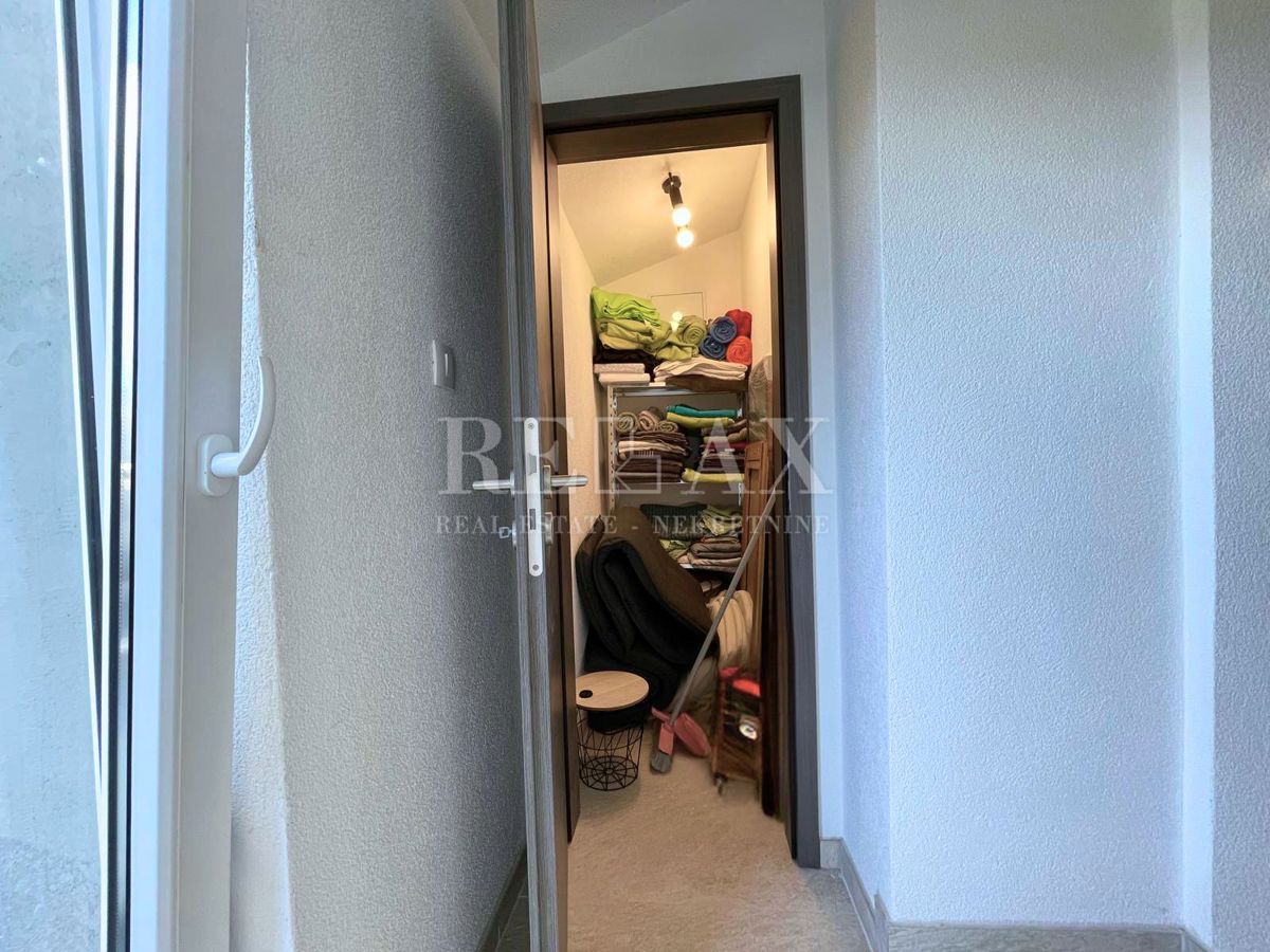 Bribir - casa in pietra a schiera con giardino