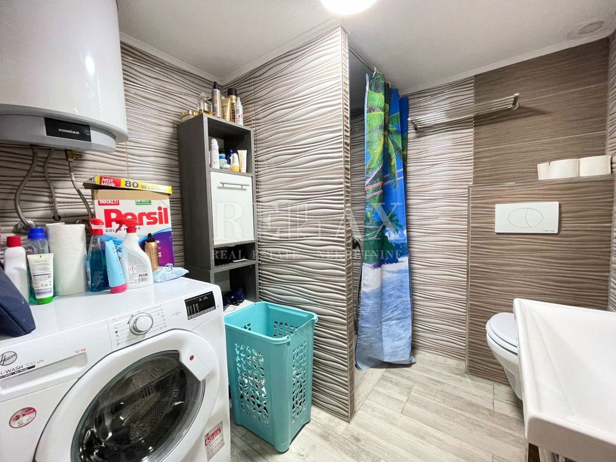 Bribir - casa in pietra a schiera con giardino