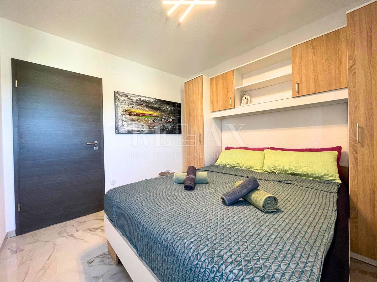 Bribir - casa in pietra a schiera con giardino